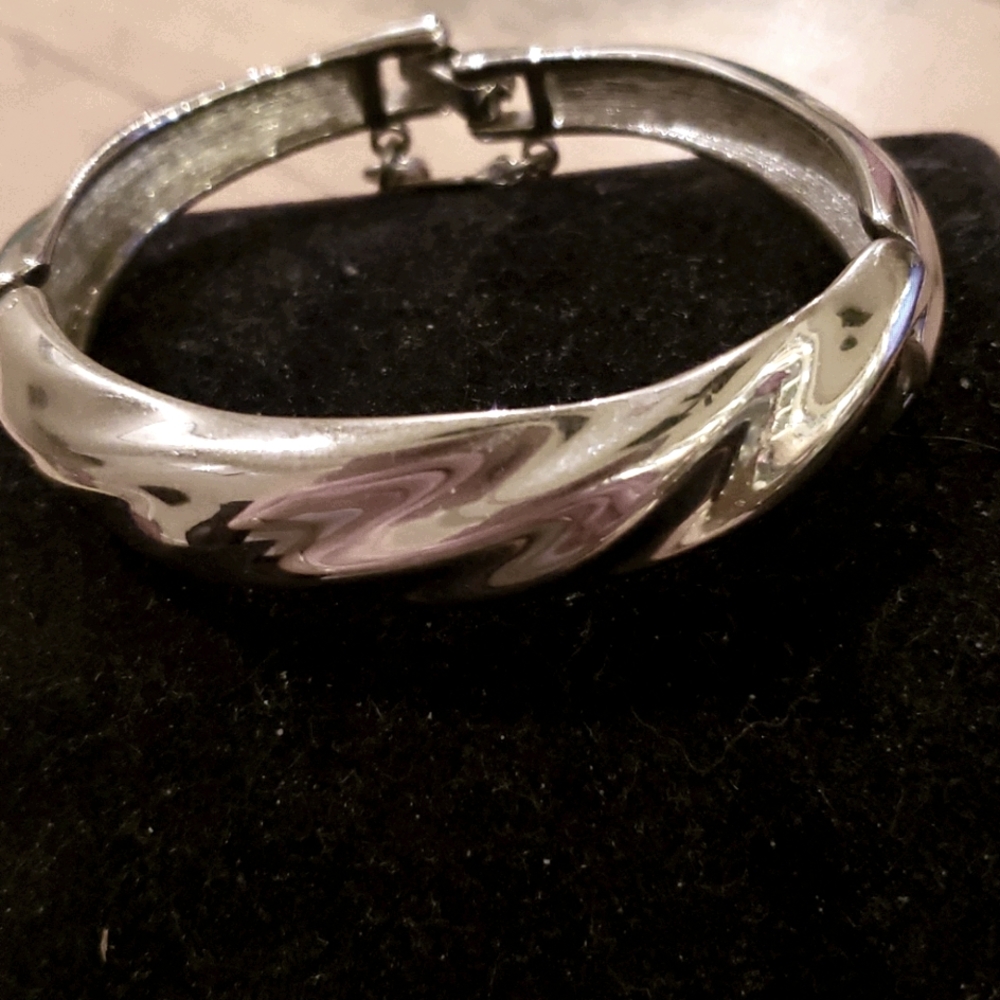 Monet bangle bracelet